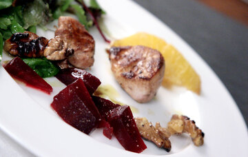 Salat, Rote Bete mit Piment, gerösteten Walnüssen und Orangen