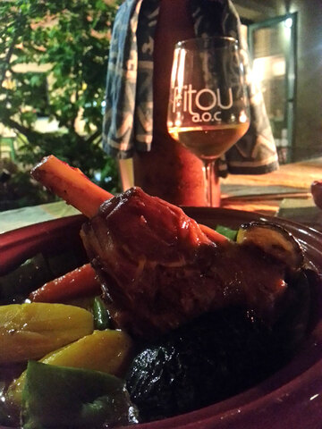 Lamm mit weißem Landwein - im Fitou gibt es nur Rotwein