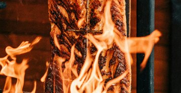 Lachs im Grillfeuer