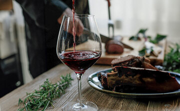 Die südliche Rhône ist geprägt von sengender Hitze, kleinen, meist wunderschönen Dörfern und gutem Essen. Oft gerade in den einfachen Restaurants.