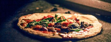 Flammkuchen, Sauerkraut mit Fisch, Baeckeoffe - die Elsässer Küche ist rustikal